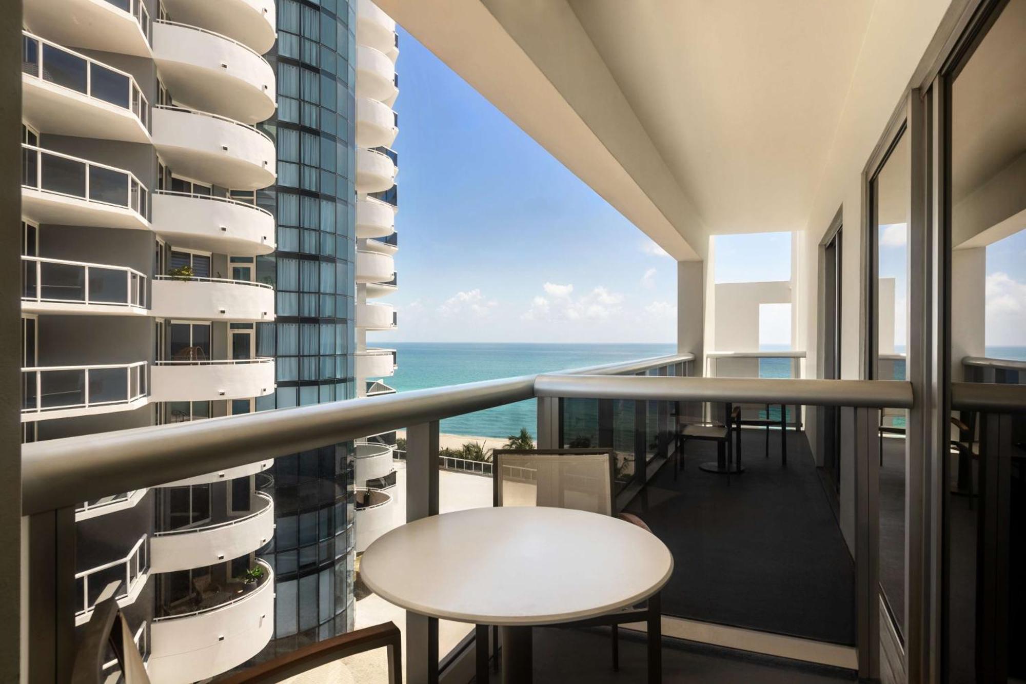 Habitación con balcón y vistas parciales al mar - 2 camas grandes